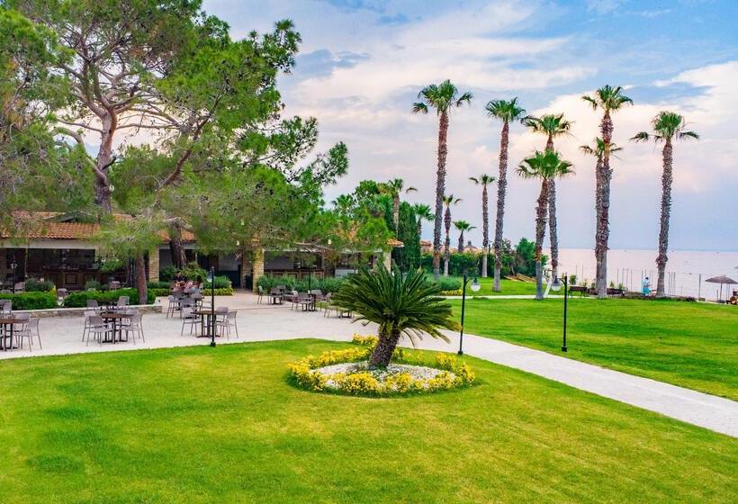 استراحتگاه Champion Holiday Village