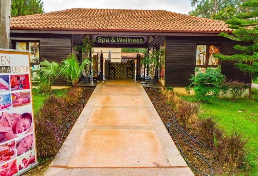 استراحتگاه Champion Holiday Village