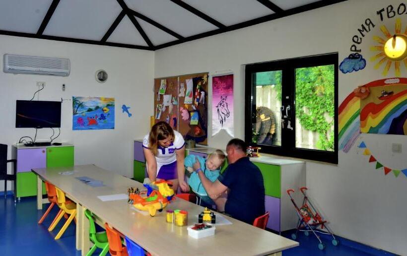 리조트 Champion Holiday Village