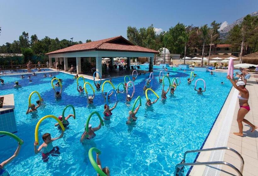استراحتگاه Champion Holiday Village