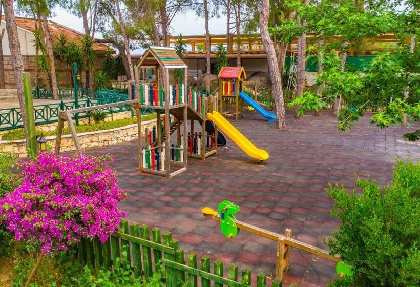 리조트 Champion Holiday Village