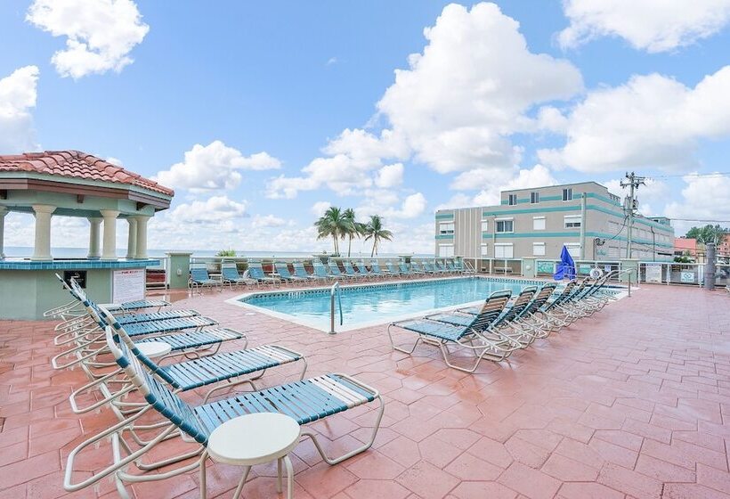 Курорт Hollywood Beach Tower