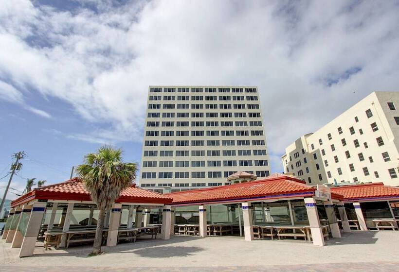 Курорт Hollywood Beach Tower