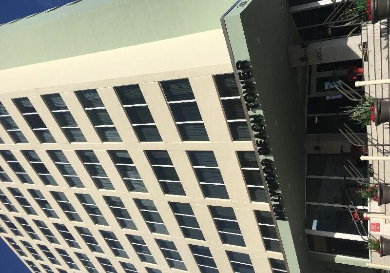 Курорт Hollywood Beach Tower
