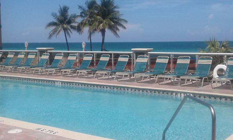 Курорт Hollywood Beach Tower