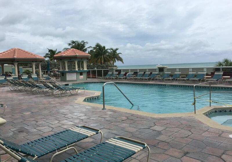 Курорт Hollywood Beach Tower