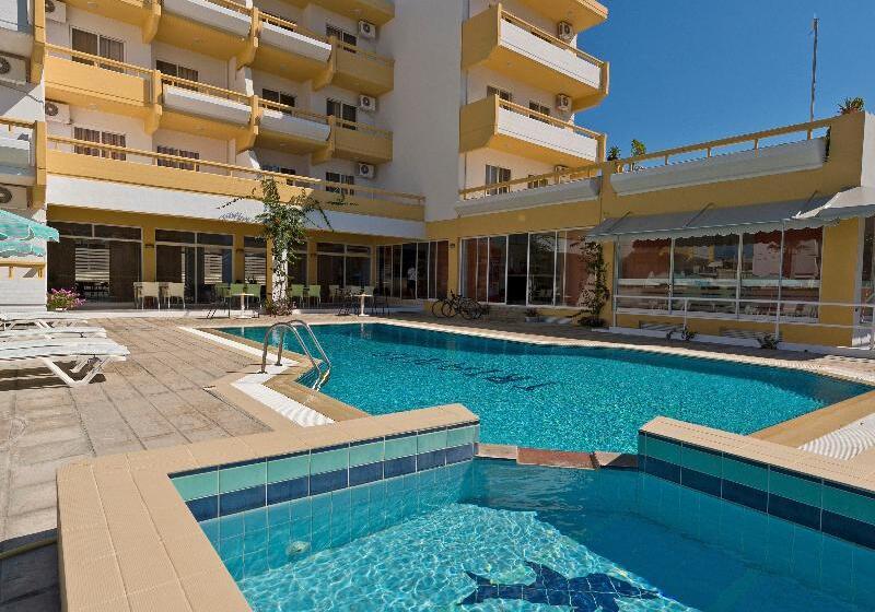 Trianta Hotel Apartments