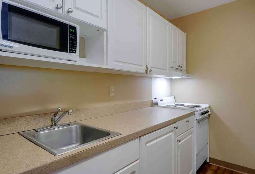 Extended Stay America Select Suites Tampa Airport Memorial Hwy