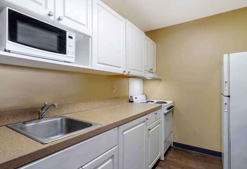 Extended Stay America Select Suites Tampa Airport Memorial Hwy