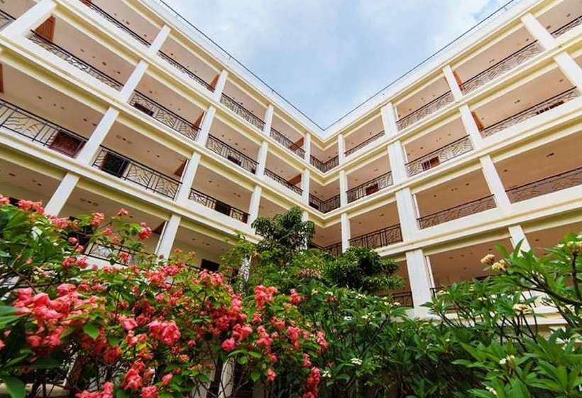 בית מלון כפרי Hna Airport Express  Sanya