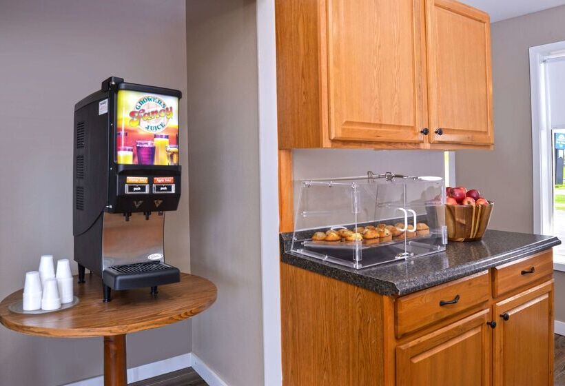 فندق Americas Best Value Inn Plattsburgh
