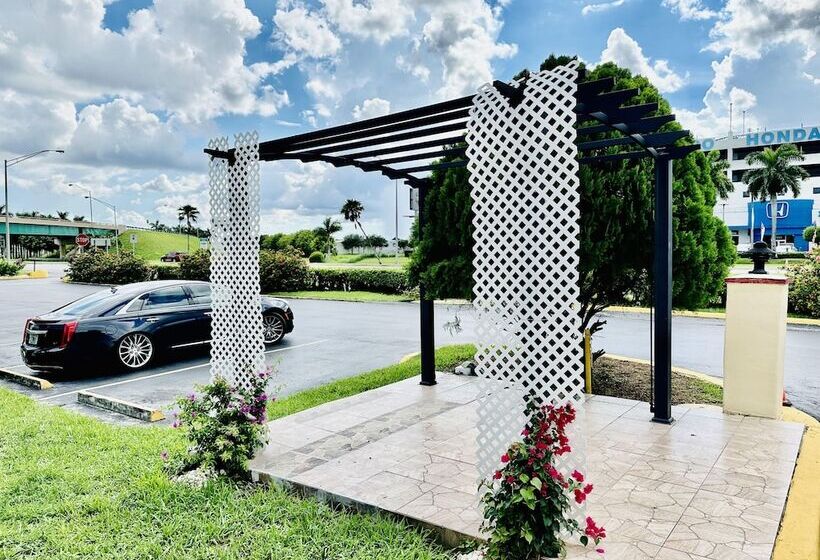 בית מלון כפרי Belmont Inn & Suites