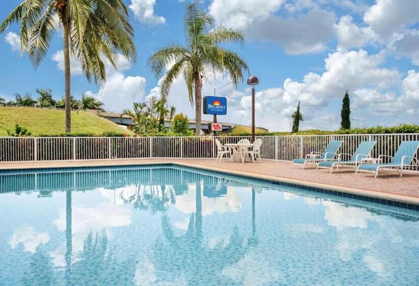 בית מלון כפרי Belmont Inn & Suites