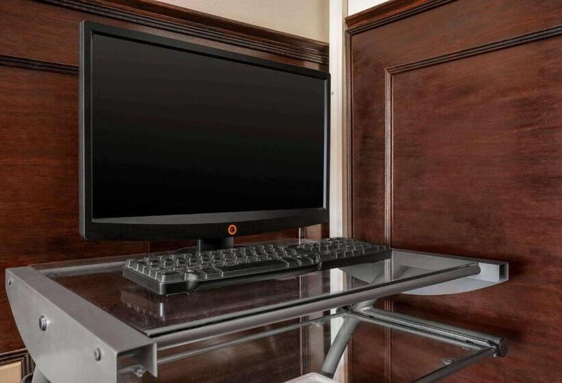 בית מלון כפרי Belmont Inn & Suites