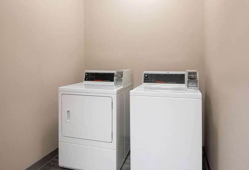 هتل Baymont By Wyndham Laurel