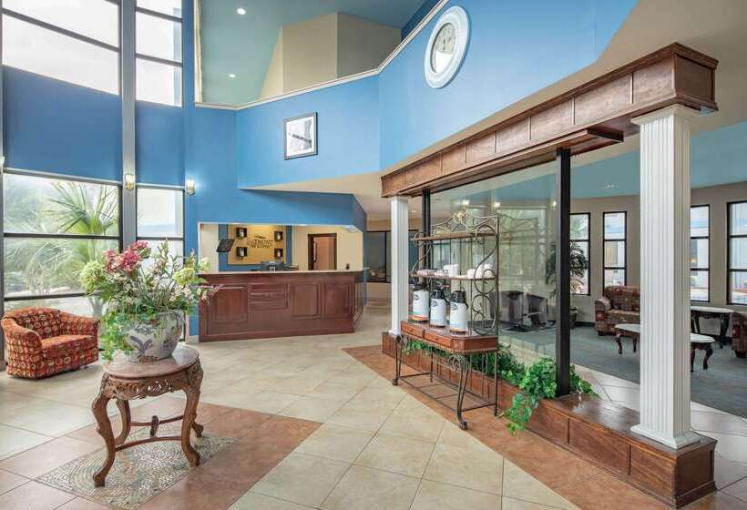 هتل Baymont By Wyndham Laurel