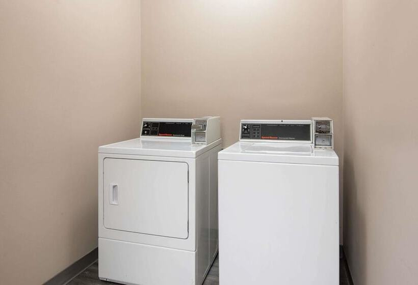 هتل Baymont By Wyndham Laurel