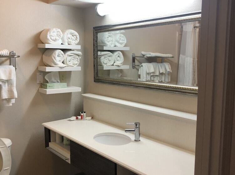 هتل Baymont By Wyndham Laurel