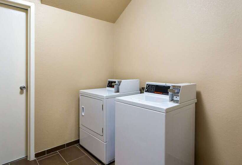 Отель Comfort Inn & Suites Airport