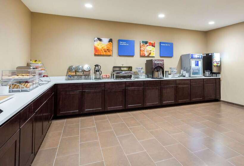 בית מלון כפרי Comfort Inn & Suites Airport