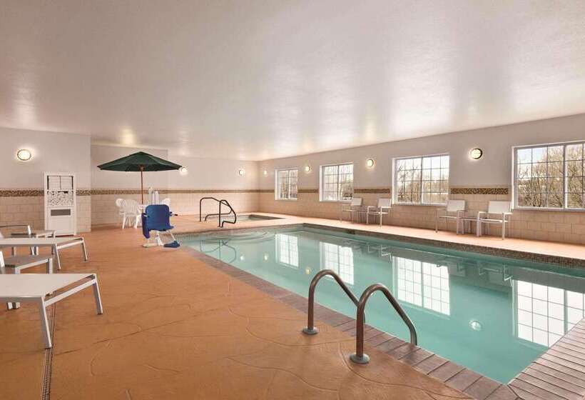 هتل Country Inn & Suites By Radisson, Madison, Al