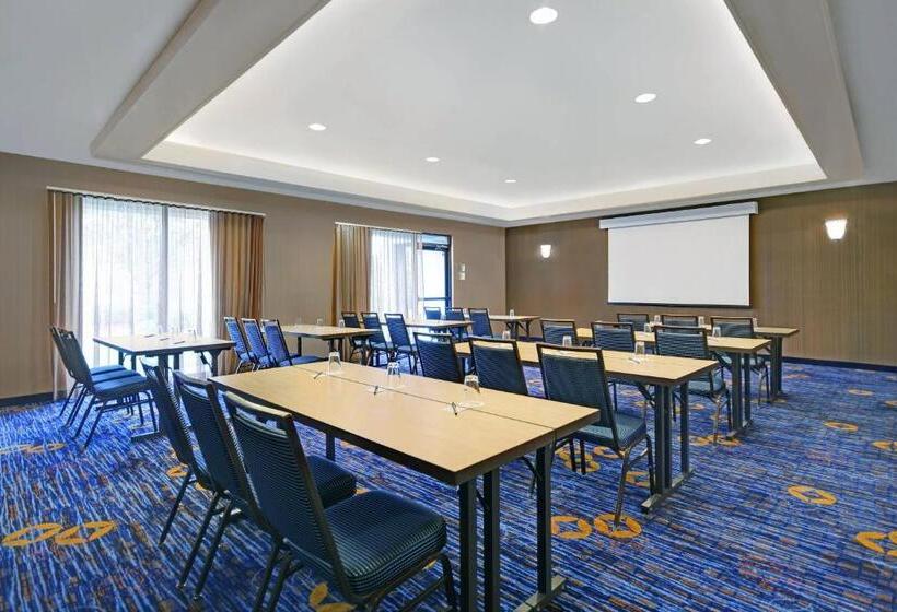 فندق Courtyard Boston Raynham