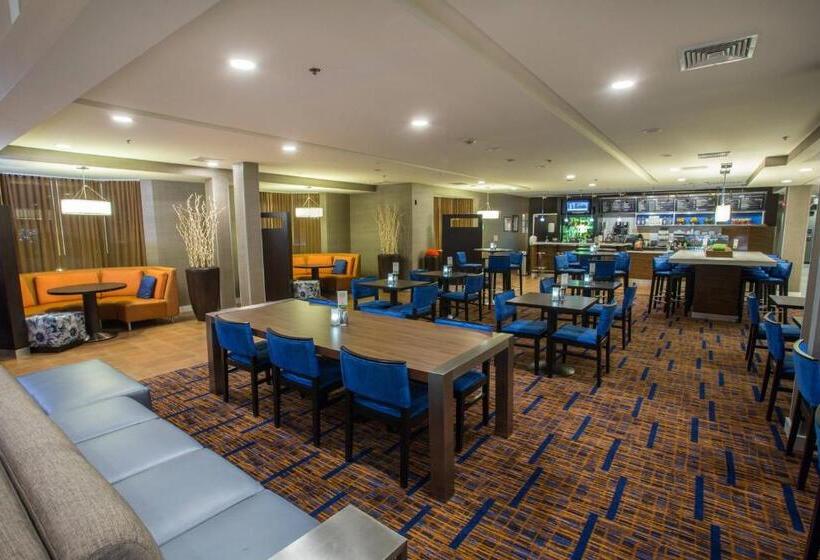 فندق Courtyard Boston Raynham