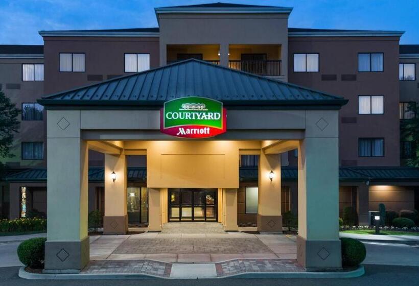 Отель Courtyard By Marriott Danbury