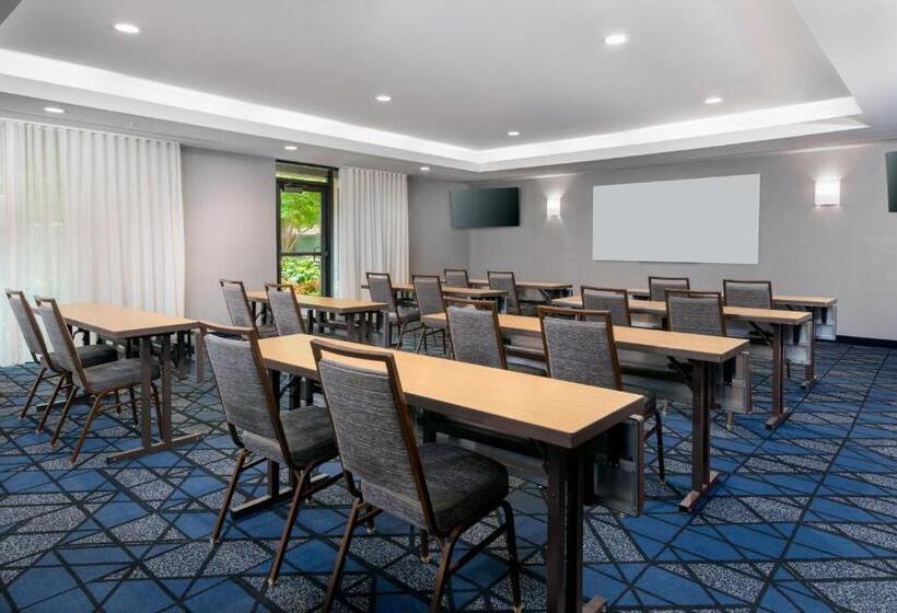 Отель Courtyard By Marriott Danbury
