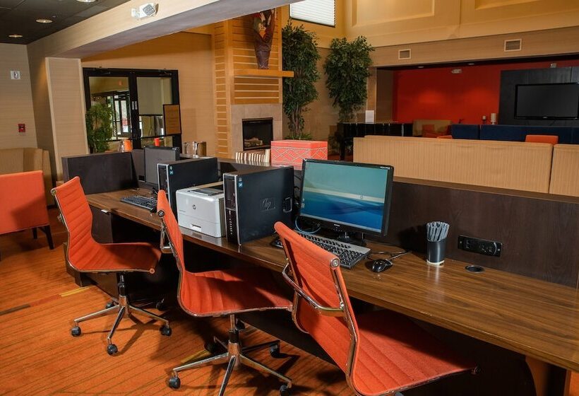 فندق Courtyard By Marriott Erie Ambassador Conference Center