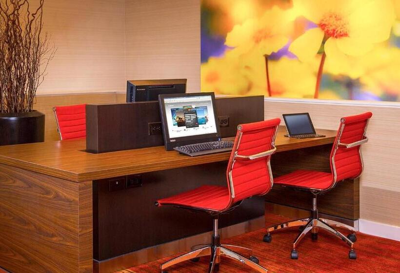 Отель Courtyard Manassas Battlefield Park