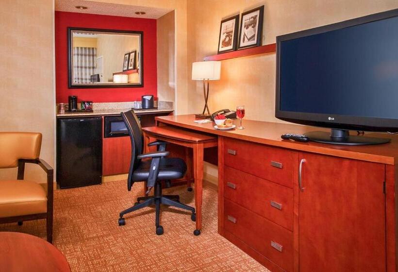 Отель Courtyard Manassas Battlefield Park