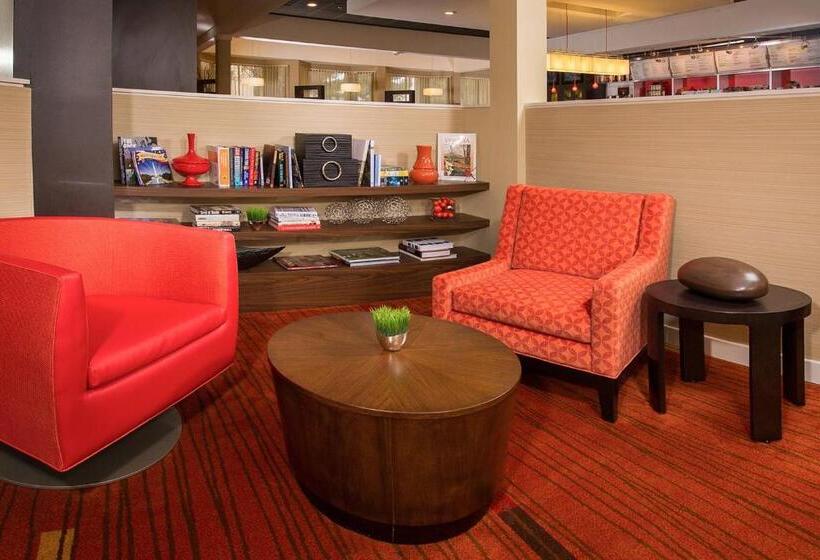 Отель Courtyard Manassas Battlefield Park