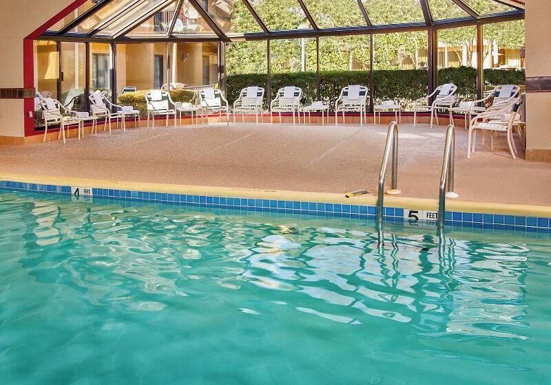 Отель Courtyard Manassas Battlefield Park