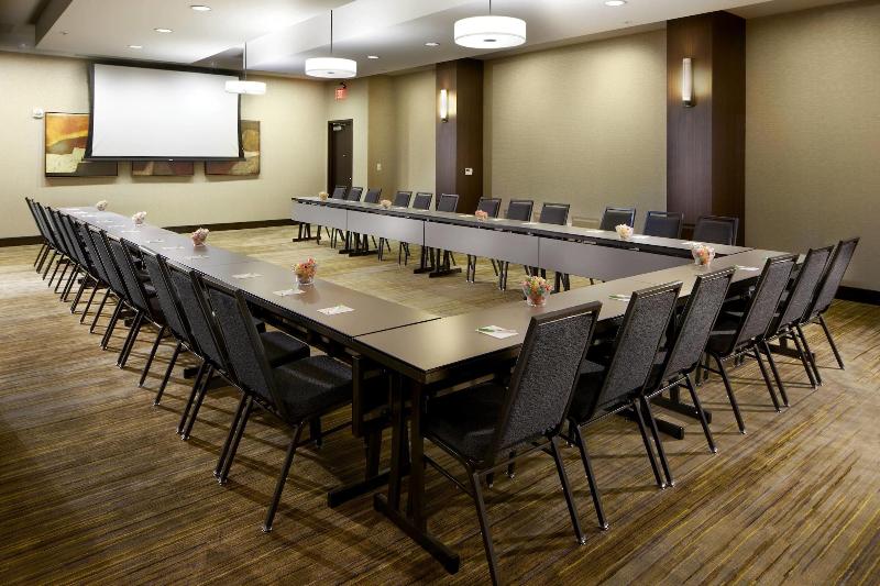 Отель Courtyard By Marriott San Antonio Six Flags At The Rim