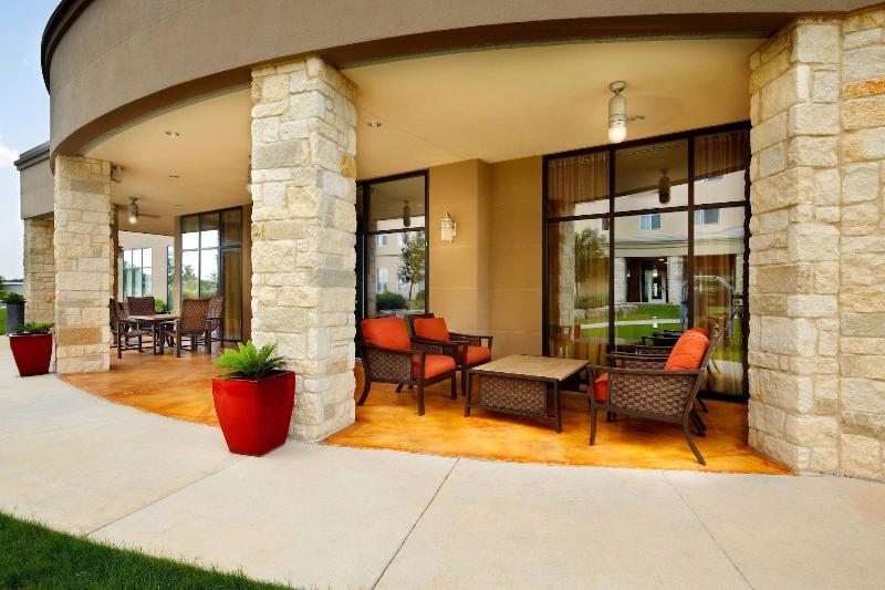 Отель Courtyard By Marriott San Antonio Six Flags At The Rim