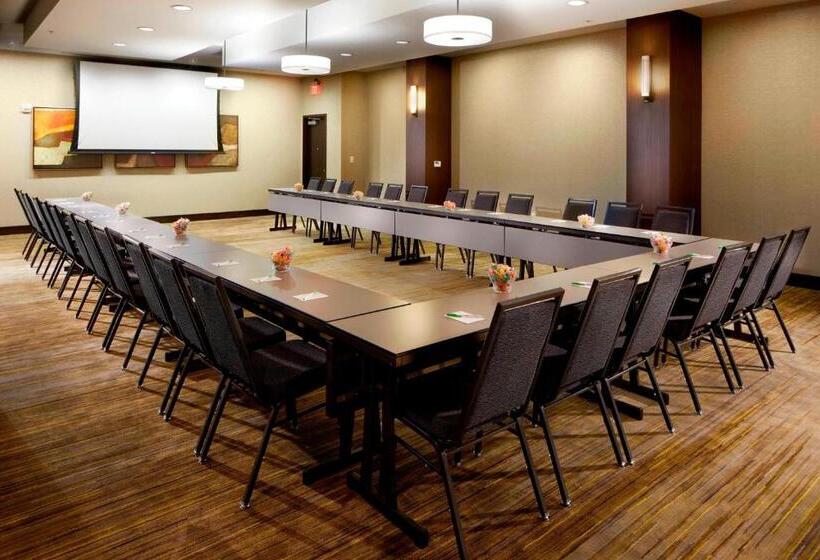 Отель Courtyard By Marriott San Antonio Six Flags At The Rim