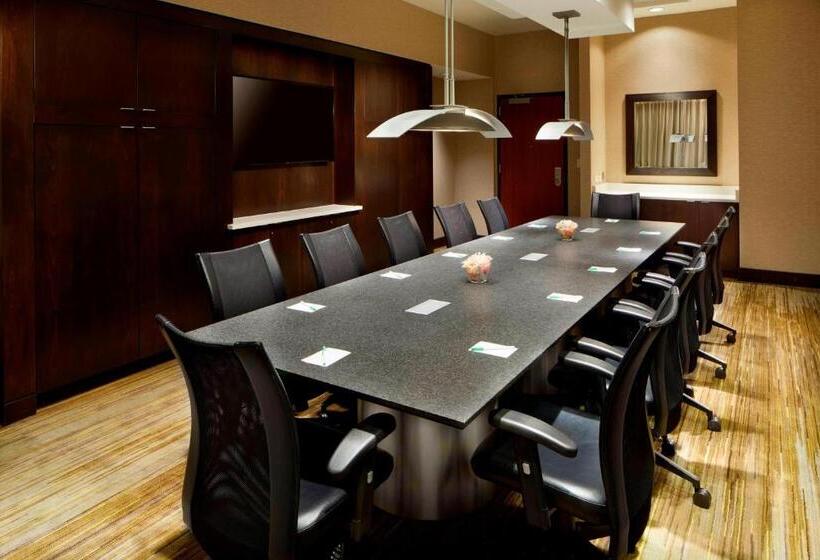 Отель Courtyard By Marriott San Antonio Six Flags At The Rim