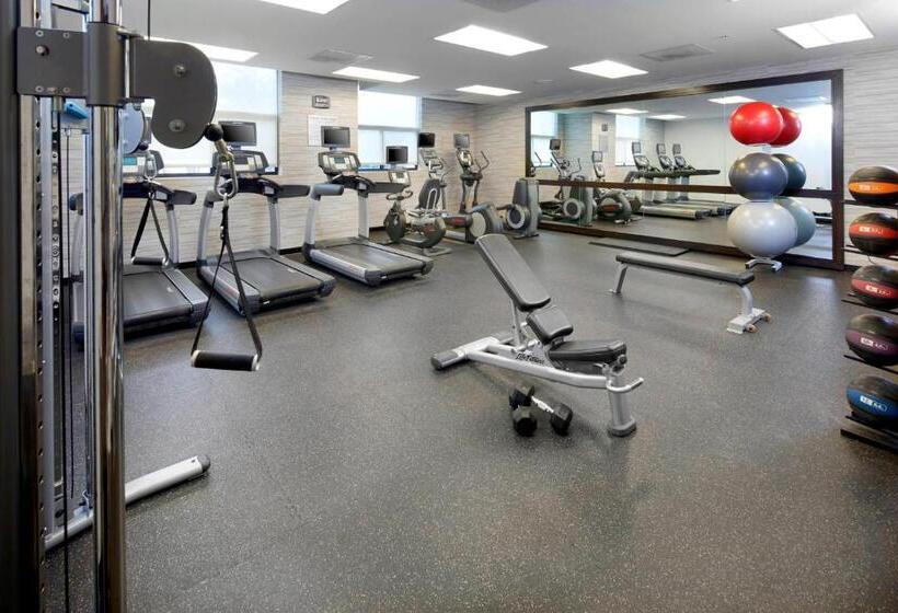 Отель Courtyard By Marriott San Antonio Six Flags At The Rim