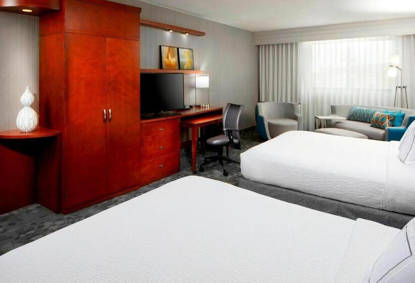 Отель Courtyard By Marriott San Antonio Six Flags At The Rim