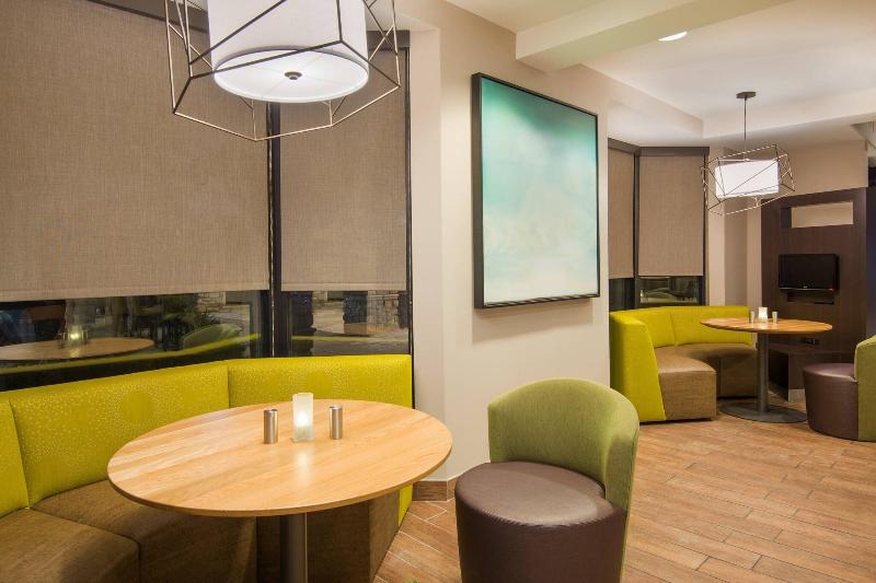 호텔 Courtyard By Marriott Springfield Airport