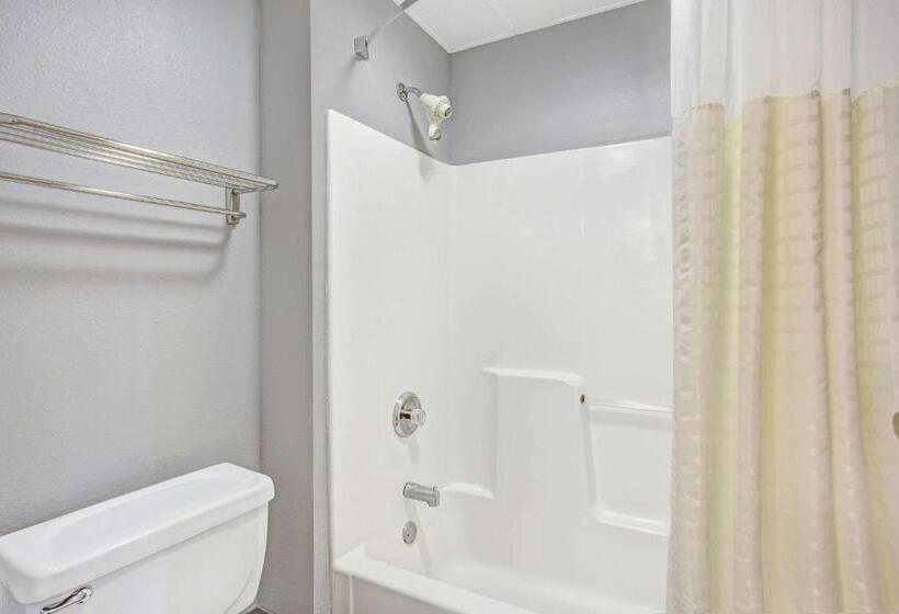 فندق Days Inn By Wyndham Lake Bluff/great Lakes Naval Base