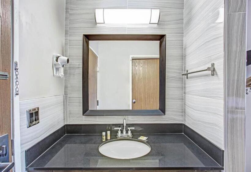 فندق Days Inn By Wyndham Lake Bluff/great Lakes Naval Base