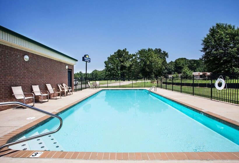 فندق Days Inn & Suites By Wyndham Wynne