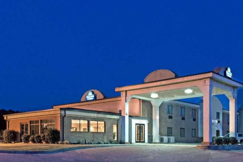 فندق Days Inn & Suites By Wyndham Wynne