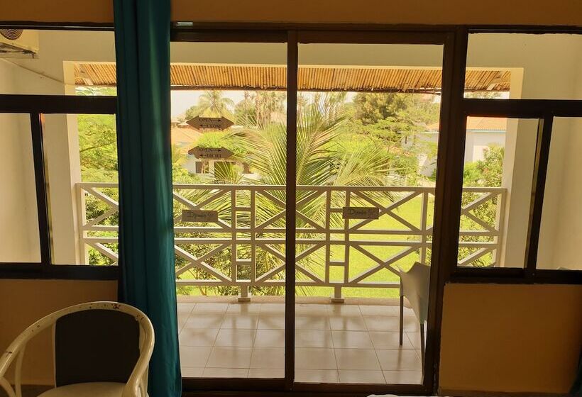 هتل Djembe Beach Resort