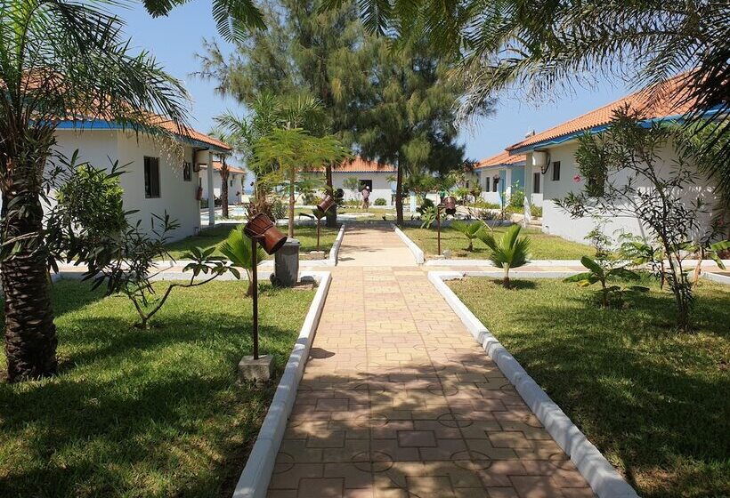 هتل Djembe Beach Resort