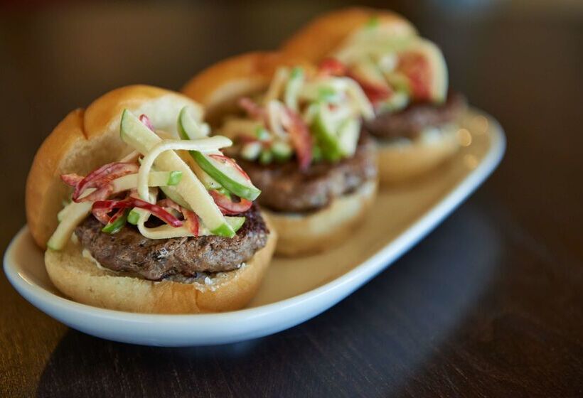 Отель Alpenrock Breckenridge, Curio Collection By Hilton