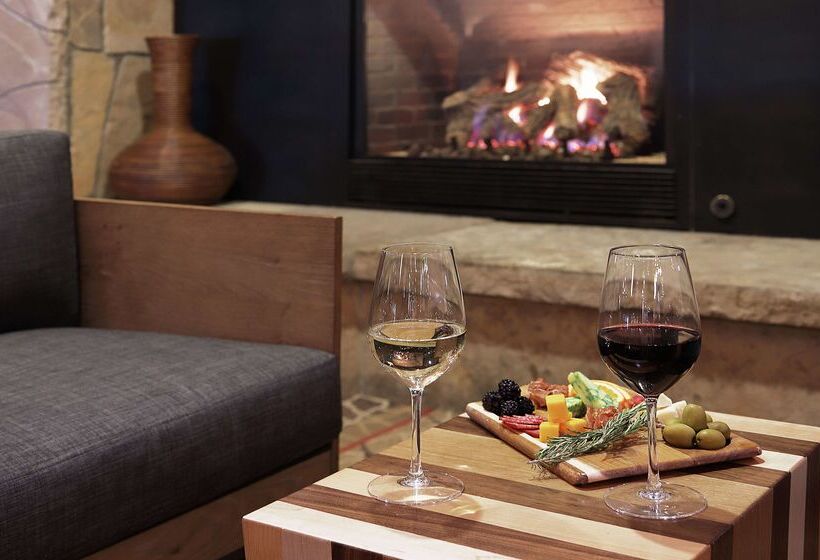 Отель Alpenrock Breckenridge, Curio Collection By Hilton