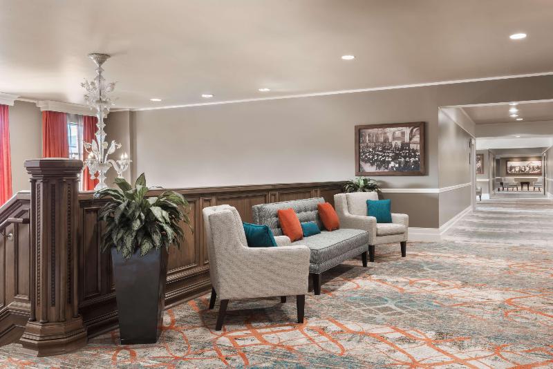 Отель President Abraham Lincoln Springfield   Doubletree By Hilton